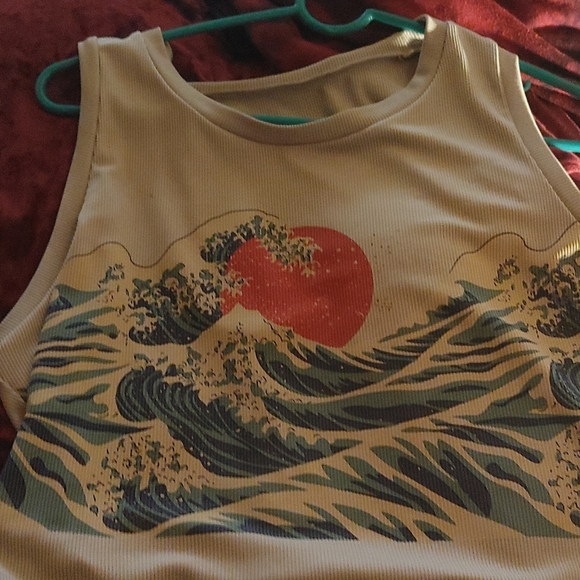 Plus Wave Print Tank Crop Top - Picture 2 of 3